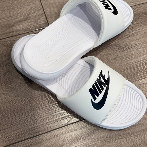Nike White and Black Slide Men Sandals 11 - Picture 7 of 10